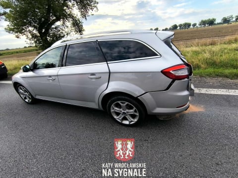 Poważny wypadek na dk 8. Zderzenie dwóch pojazdów osobowych, jedna osoba jest ranna - 1