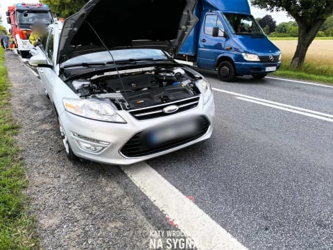 Poważny wypadek na dk 8. Zderzenie dwóch pojazdów osobowych, jedna osoba jest ranna - 3