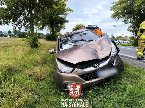 Poważny wypadek na dk 8. Zderzenie dwóch pojazdów osobowych, jedna osoba jest ranna - 4