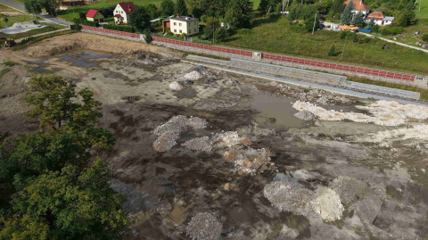 Odbudują po powodzi baseny, stadion czy halę. Miliony na infrastrukturę sportową i rekreacyjną - 10
