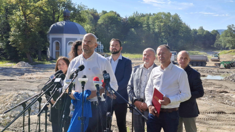 Odbudują po powodzi baseny, stadion czy halę. Miliony na infrastrukturę sportową i rekreacyjną - 6