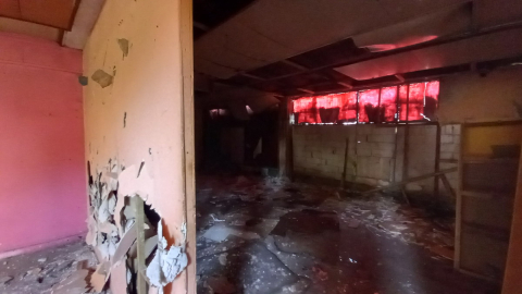 Baza bezdomnych w samym sercu Legnicy. Zajrzeliśmy do środka dawnego pawilonu handlowego [ZDJĘCIA] - 16