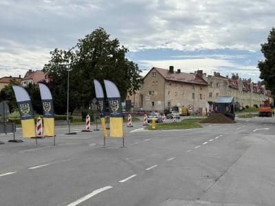 Ruszyła przebudowa Placu Wolności w Sob&oacute;tce. Powstanie tam nowoczesne rondo