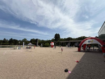 Sport na wrocławskiej Pergoli. Na chętnych czeka siatk&oacute;wka, tenis stołowy czy... kręgle fińskie