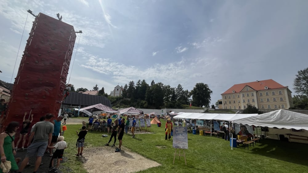 Historia polskiego himalaizmu w Pałacu Sobieszów. Trwa festiwal "Stary Base Camp" w Jeleniej Górze – W Pałacu Sobieszów trwa festiwal górski. Wśród prelegentów wyjątkowi goście.