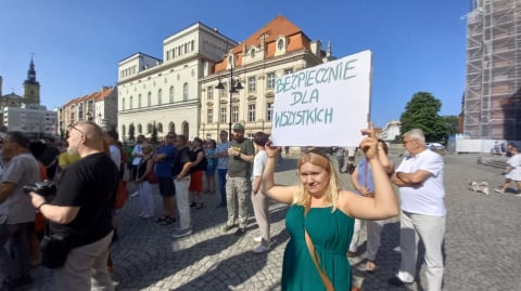 "Wszyscy mamy czerwoną krew". Około 150 osób wzięło udział w Marszu Różnorodności w Legnicy - 3