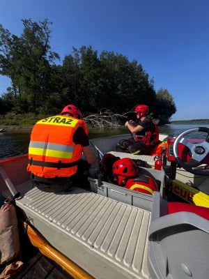Przewrócona żaglówka na zalewie Słup. Na pokładzie były 3 osoby [ZDJĘCIA] - 3