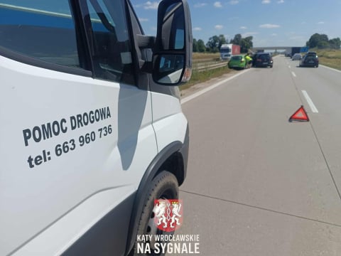 4 samochody zderzyły się na autostradzie A4. Korek w stronę Wrocławia [ZDJĘCIA] - 0