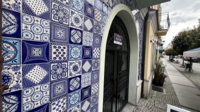 Kamienica wyłożona płytkami ceramicznymi. Autorzy chcą ozdobić całą ulicę Prusa