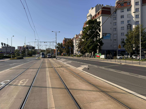 Tramwaje nie jeżdżą ulicą Długą we Wrocławiu. Koparka zerwała sieć trakcyjną - 5