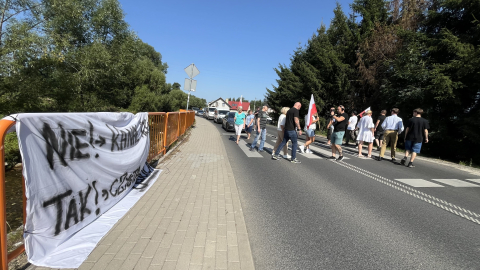 Blokowali drogę ze strachu przed ponownym zalaniem. Protest mieszkańców gminy Mysłakowice - 7