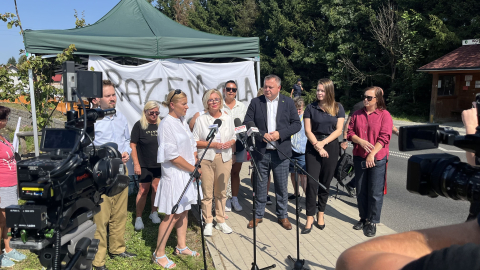 Blokowali drogę ze strachu przed ponownym zalaniem. Protest mieszkańców gminy Mysłakowice - 0