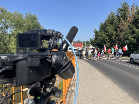 Blokowali drogę ze strachu przed ponownym zalaniem. Protest mieszkańców gminy Mysłakowice - 5