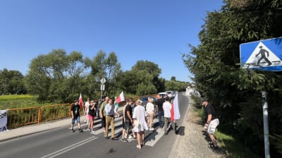 Blokowali drogę ze strachu przed ponownym zalaniem. Protest mieszkańc&oacute;w gminy Mysłakowice