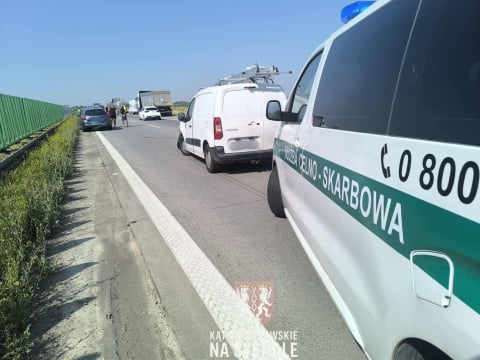 Trzy samochody zderzyły się na autostradzie A4. Spore korki w okolicach Wrocławia [ZDJĘCIA] - 0