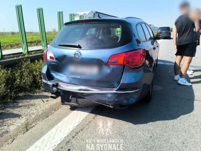Trzy samochody zderzyły się na autostradzie A4. Spore korki w okolicach Wrocławia [ZDJĘCIA]