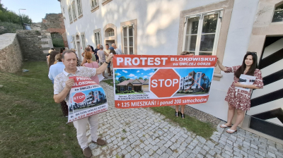Mieszkańcy Owczej G&oacute;ry w Kłodzku nie chcą blok&oacute;w w sąsiedztwie. Czują się oszukani