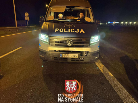 Nocne zdarzenia na drogach pod Wrocławiem. Dwa pojazdy uderzyły w bariery [ZDJĘCIA] - 9