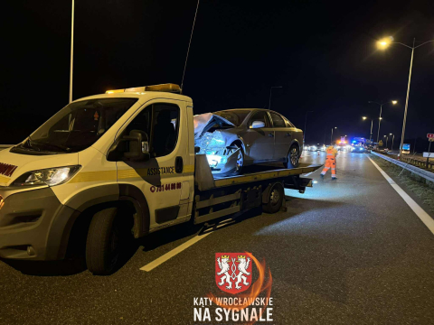 Nocne zdarzenia na drogach pod Wrocławiem. Dwa pojazdy uderzyły w bariery [ZDJĘCIA] - 4