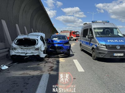 Mn&oacute;stwo utrudnień na autostradzie A4. Trzy pojazdy zderzyły się też na AOW [ZDJĘCIA]
