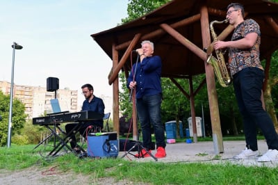 Tomasz Krajewski zagra na Ołbinie. To w ramach cyklu &bdquo;Muzyka w podw&oacute;rku&rdquo;