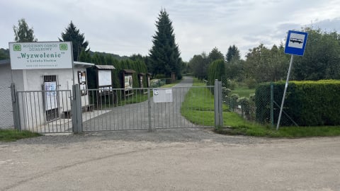 Zamiast 200 metrów, na działki mają 3 kilometry. Mieszkańcy Lwówka Śląskiego czekają na odbudowę kładki po powodzi - 2