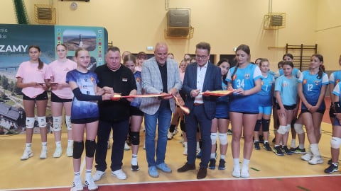 Na to czekali sportowcy ze Stronia Śląskiego. Otwarto halę odbudowaną po powodzi - 1