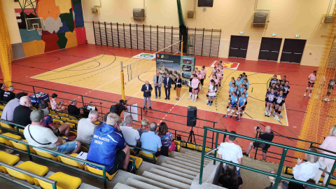 Na to czekali sportowcy ze Stronia Śląskiego. Otwarto halę odbudowaną po powodzi - 2