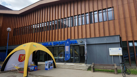 Na to czekali sportowcy ze Stronia Śląskiego. Otwarto halę odbudowaną po powodzi - 3