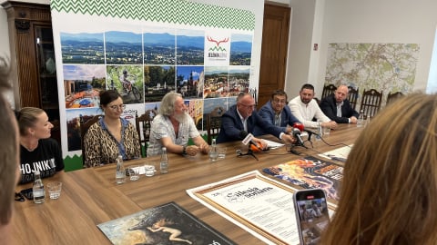 "Chcę obrazem burzyć bariery". Jak wygląda plakat promujący 67. Wrzesień Jeleniogórski? - 2
