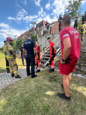 Mężczyzna zsunął się do Odry w centrum Wrocławia. Wcześniej spożywał alkohol - 2