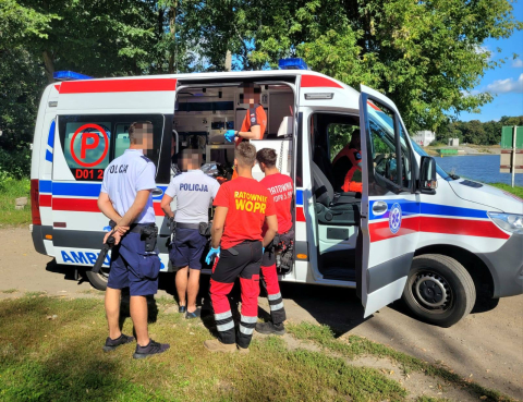 Pościg za przestępcą w Odrze! 36-latek uciekał przed policją wpław. Wyciągnęli go w ostatniej chwili - 1