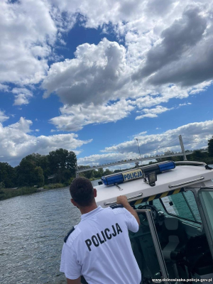 Pościg za przestępcą w Odrze! 36-latek uciekał przed policją wpław. Wyciągnęli go w ostatniej chwili - 2