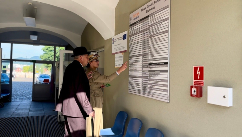 Rodzice Ani z Zielonego Wzgórza na ulicach Wałbrzycha. To nietypowy pomysł MOPS-u - 3