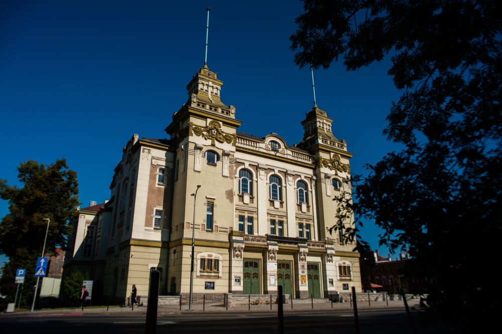 Nowa elewacja, iluminacje świetlne oraz wyposażenie. Teatr im. C.K. Norwida przejdzie remont - Teatr im. C.K. Norwida w Jeleniej Górze przejdzie duży remont.
