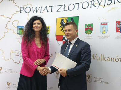 Są środki na remont drogi w Wilkowie. Kiedy ruszy inwestycja za 2,5 mln złotych?