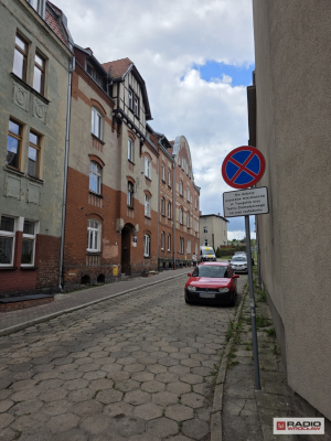 Codziennie walczą o miejsca parkingowe na Traugutta. Wałbrzyscy urzędnicy: To problem nie do rozwiązania - 0