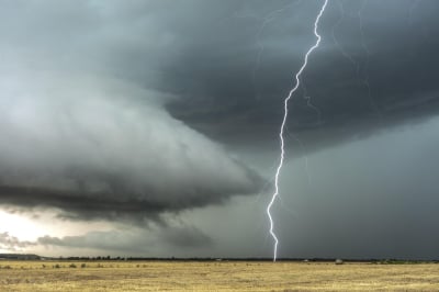 Niespokojna noc na Dolnym Śląsku. Sprawdzamy, gdzie pojawią się burze i opady deszczu