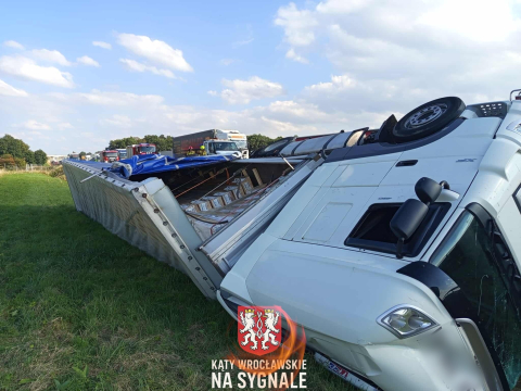 Ciężarówka w rowie na autostradzie A4. Utrudnienia potrwają wiele godzin - 2