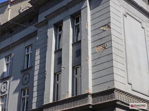 Wałbrzyski zabytek się sypie, więc zamknięto chodnik. Niebezpiecznie jest też w... ratuszu - 2