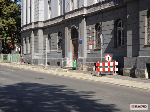Wałbrzyski zabytek się sypie, więc zamknięto chodnik. Niebezpiecznie jest też w... ratuszu - 4