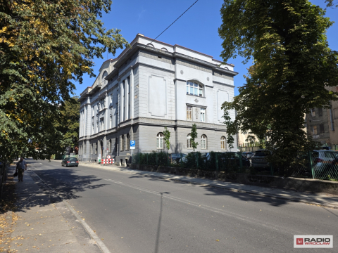 Wałbrzyski zabytek się sypie, więc zamknięto chodnik. Niebezpiecznie jest też w... ratuszu - 5