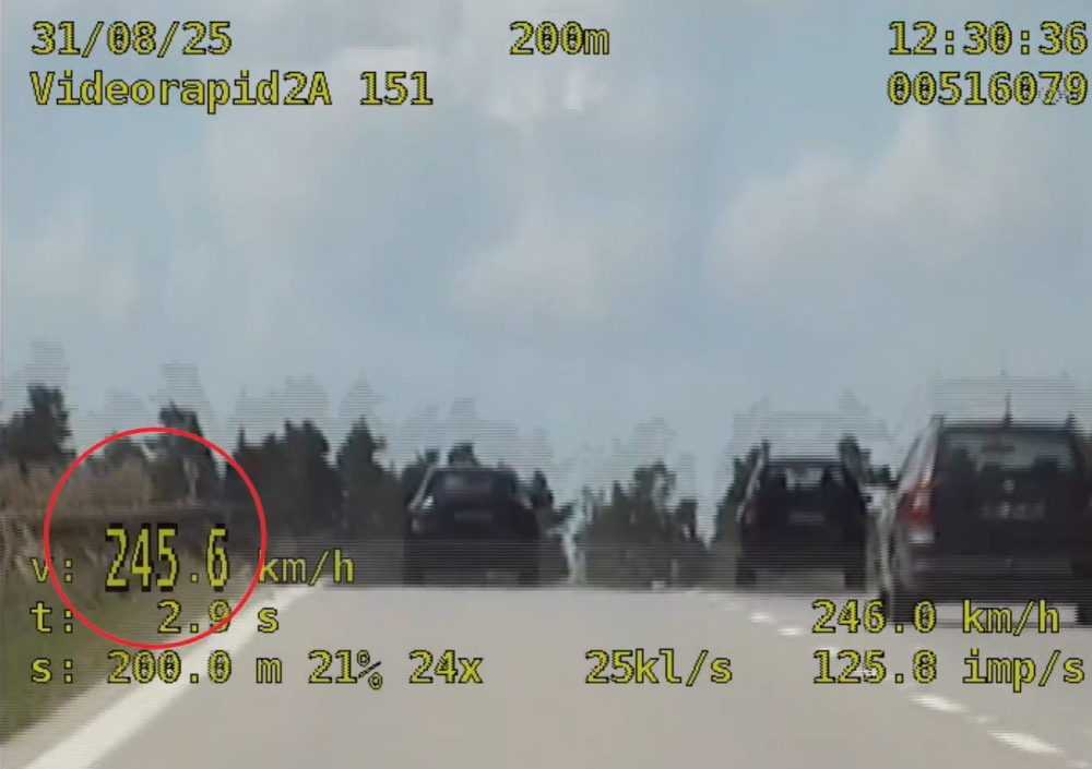245 km/h po autostradzie? Bolesławieccy policjanci zatrzymali 45-letniego pirata drogowego - 45-letni kierowca jechał autostradą A4 ponad 245 km/h.