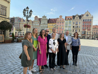 Politycy we Wrocławiu m&oacute;wili o edukacji zdrowotnej. Przekonują, że to realna odpowiedź na potrzeby młodzieży