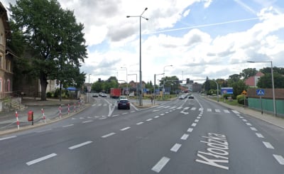 Śmiertelny wypadek w Łagiewnikach. Piesza wtargnęła przed ruszającą ciężar&oacute;wkę