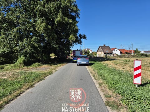 Samochód wjechał pod nadjeżdżający pociąg! Kierowcy cudem nic się nie stało [ZDJĘCIA] - 2