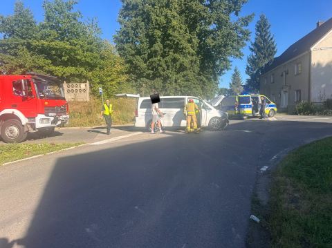 Dwie osoby ranne w wypadku na Dolnym Śląsku. Jeden z samochodów przewrócił się na bok [ZDJĘCIA] - 0