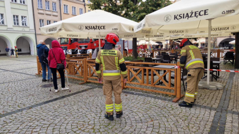 Wyciek gazu w centrum Jeleniej Góry. W akcji dziewięć zastępów straży pożarnej - 0