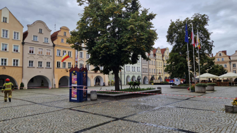 Wyciek gazu w centrum Jeleniej Góry. W akcji dziewięć zastępów straży pożarnej - 1