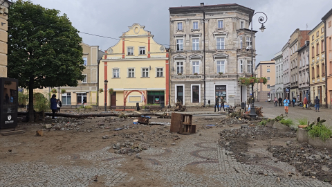 Rozmycie wału zbiornika w Stroniu Śląskim wywołało katastrofę. Mieszkańcy wciąż pamiętają tę tragedię - 1